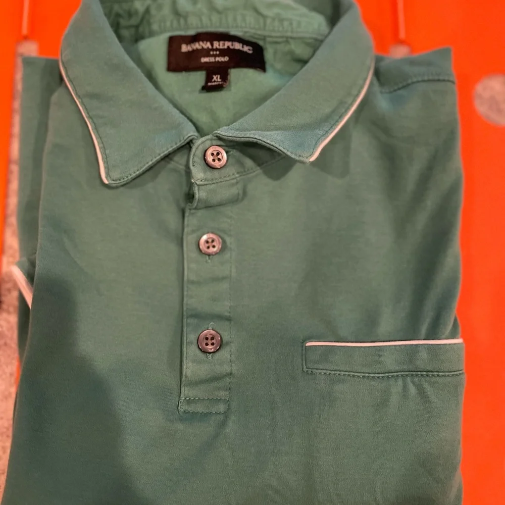 Banana Republic polo shirt.  Excellent condition - Picture 5 of 5